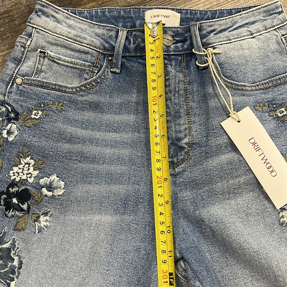Driftwood Blue Bell Floral Bermuda Shorts Size 25 - Picture 8 of 9